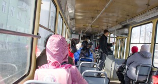 Пассажиры трамвай внутри- arzik2