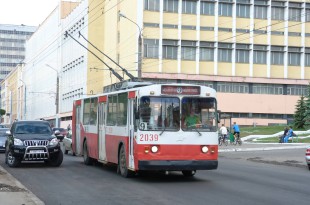 Trolleybus_9_on_Gorkogo_street_(Izhevsk)
