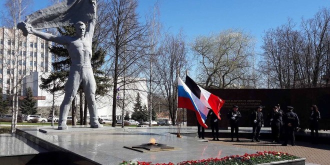 День Победы вечный огонь солдат флаги
