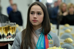 1200px-Alina_Zagitova_(2018-02-28)