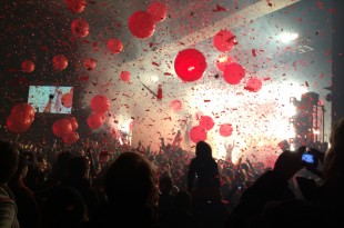 people-enjoying-live-concert-in-stadium_t20_0mvZOe