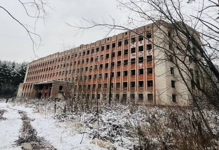 fcynxulijam6jvpp63pfn3qm238ywd08.jpg_765x560 (1)